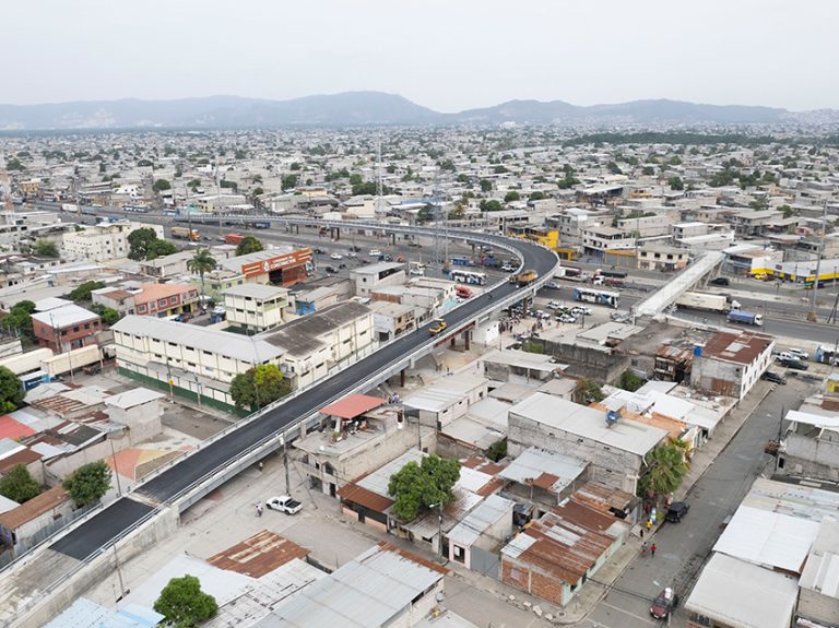 Alcalde Aquiles Alvarez Supervisa Obras En La Trinitaria Y Calle