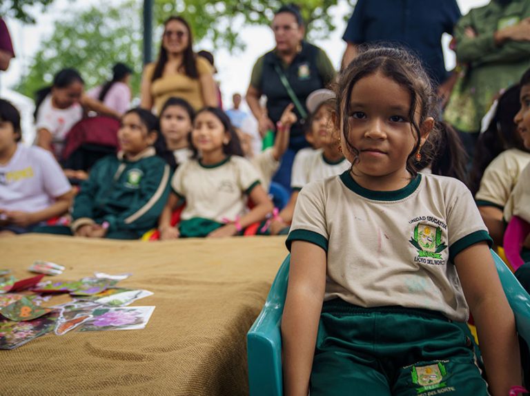 Alcalde Aquiles Alvarez visitó feria Niños por el Ambiente que se