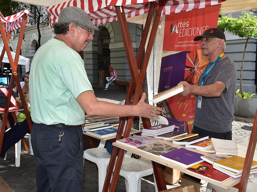 15 expositores participaron en la feria “Libro Itinerante” para impulsar la lectura en la ciudad