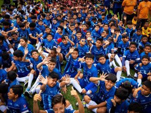 Alcalde Aquiles Alvarez inaugura el Interbarrial de fútbol de diario El Universo que cuenta con 8.500 jugadores