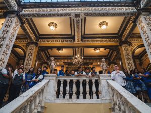 Estudiantes recorren el Palacio Municipal y conocen la historia de Guayaquil