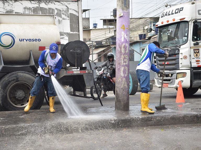 4.000 kg de basura se recogen a diario en el sector de la Av. Cacique Tomalá