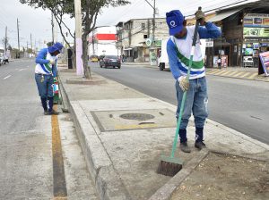 4.000 kg de basura se recogen a diario en el sector de la Av. Cacique Tomalá