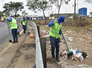 En cinco kilómetros, Urvaseo recogió 120 sacos de basura