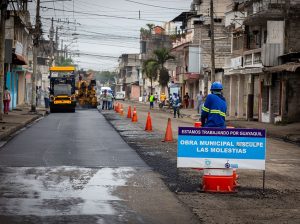 Alcalde Aquiles Alvarez supervisa obras en el Guasmo que beneficiarán a 230.000 habitantes