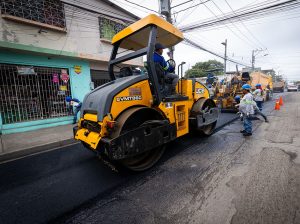 Alcalde Aquiles Alvarez supervisa obras en el Guasmo que beneficiarán a 230.000 habitantes