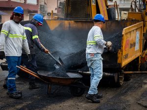 Alcalde Aquiles Alvarez supervisa obras en el Guasmo que beneficiarán a 230.000 habitantes