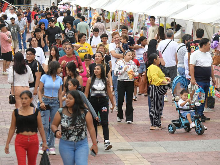 Diversión familiar y ferias en el Malecón 2000, cautiva a propios y a visitantes de otras ciudades