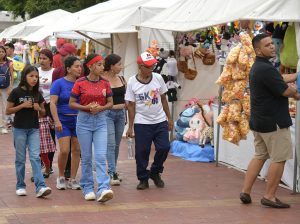 Diversión familiar y ferias en el Malecón 2000, cautiva a propios y a visitantes de otras ciudades