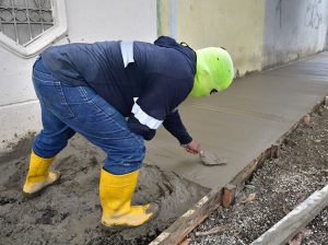 Dirección de Obras Públicas recupera parques en la etapa 13 de ciudadela  La Alborada