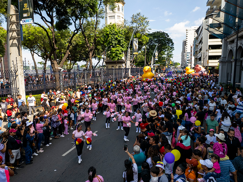 Más de 40 mil personas vivieron la “Ruta Mágica”, un desfile lleno de color, cuya inversión fue de USD 5350