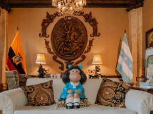 Mafalda visitó el Palacio Municipal y conquistó el corazón del Alcalde