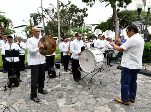 Ofrenda floral y tributo cívico a Bolívar por su natalicio
