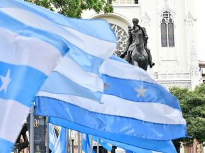 Ofrenda floral y tributo cívico a Bolívar por su natalicio