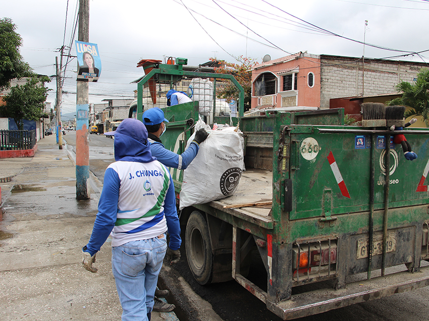 Alrededor de 12 toneladas diarias de basura se recogen en diferentes puntos críticos de la urbe